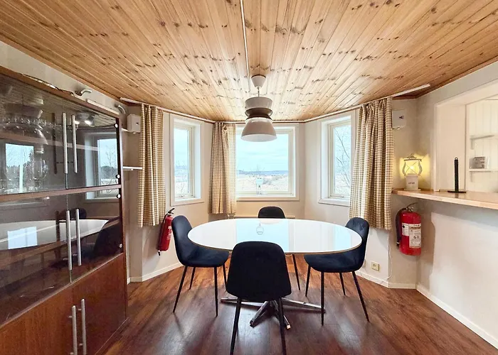 Workers - 8 Beds - Free Parking - Near Volvo Appartement