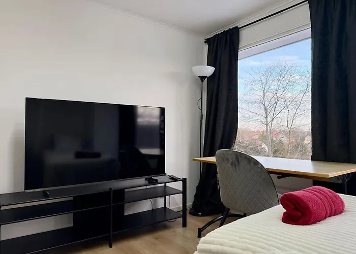 Workers - Free Parking - 3 Kitchens - Volvo