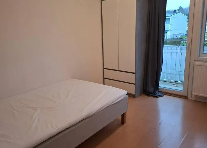 Workers Stay - Construction Worker Housing