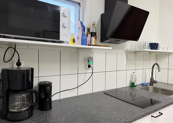 Workers - Free Parking - 3 Kitchens - Volvo *