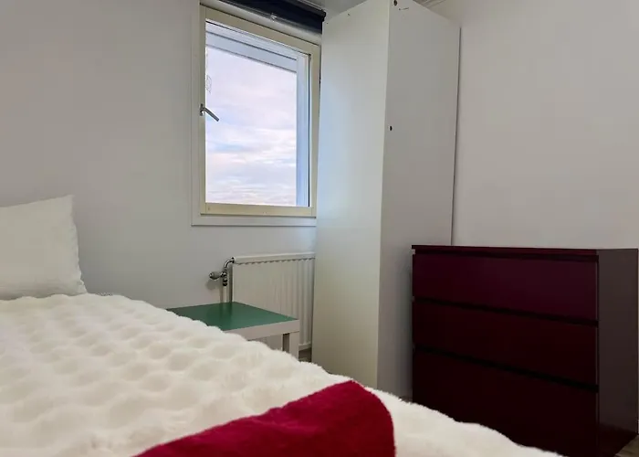 Workers - Free Parking - 3 Kitchens - Volvo *