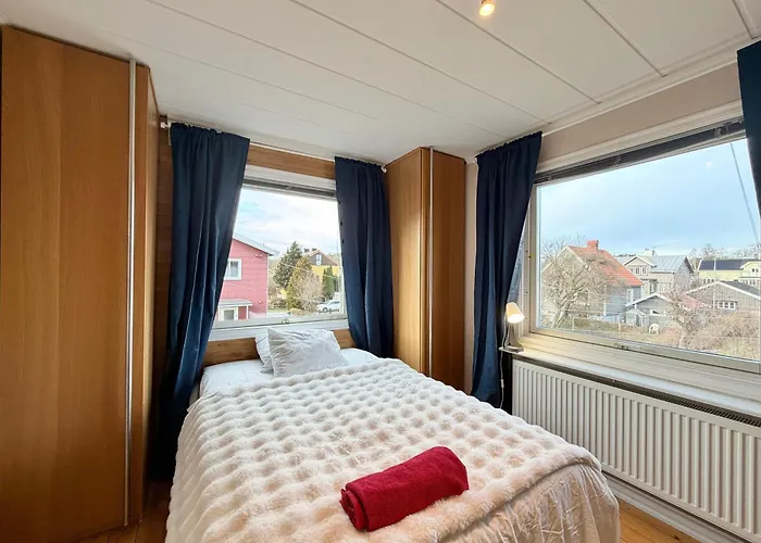 Feriehus Workers - 4br - 8 Beds - 2 Kitchens - Volvo Göteborg