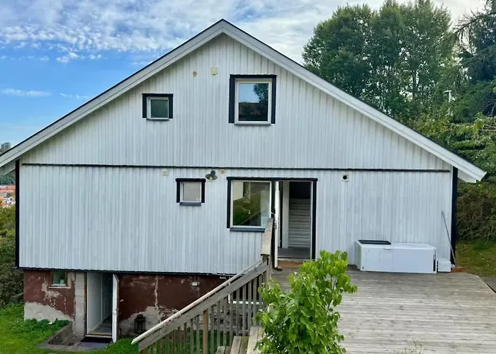 Workers - Free Parking - 3 Kitchens - Volvo *