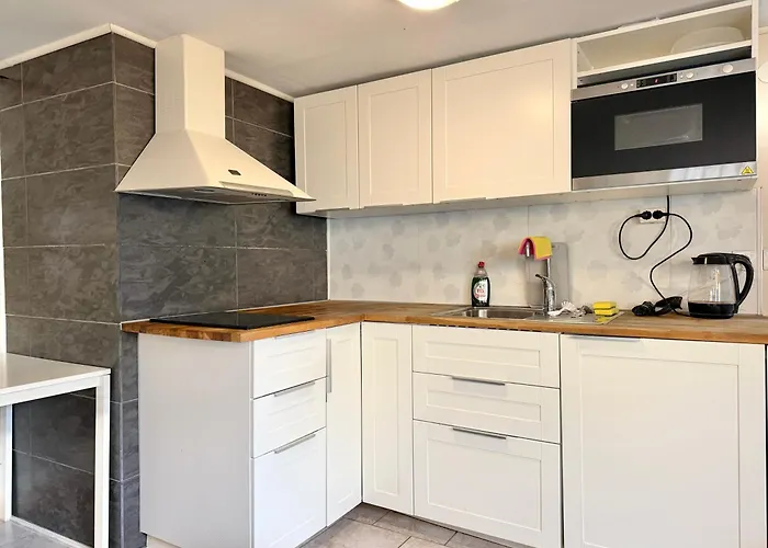 Workers - 4br - 8 Beds - 2 Kitchens - Volvo Göteborg