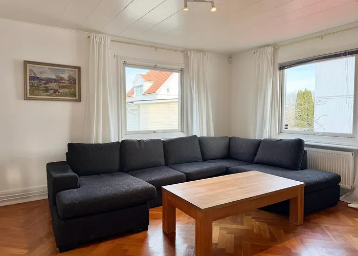 Workers - 4br - 8 Beds - 2 Kitchens - Volvo