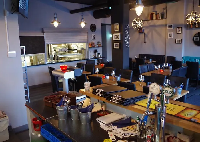 Hostel Spoton & Sportsbar