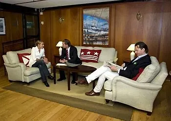 Barken Viking Hotel en barco 3*