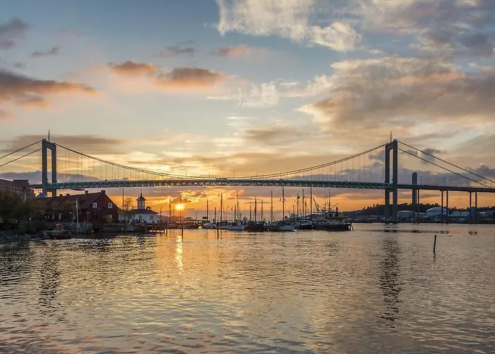 فندق Quality Waterfront 4*