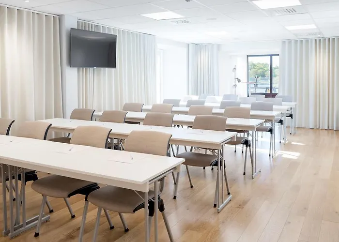 Quality Waterfront Hotell 4*