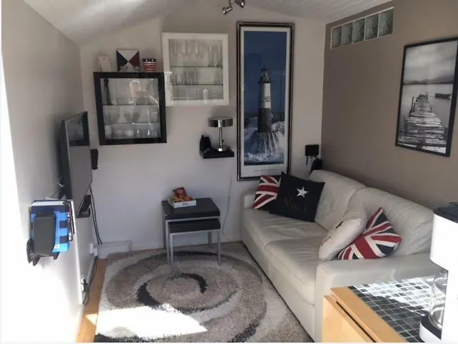 Eklanda Studio Apartment *