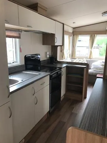 Treetop Hangout & Hotel