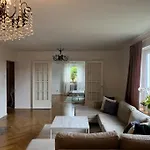 Grand With Great Location! Göteborg