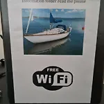 Botel Downtown Sailboat - Vega 2