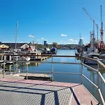 Ship In With Sauna Botel 4*