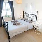 Chic 1br Center Sleeps 4 Braemaregarden