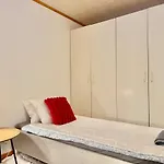 Workers Premium - 5 Bedroom - 10 Beds - Parking Holiday home *