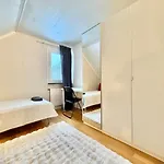 Holiday home Workers Premium - 5 Bedroom - 10 Beds - Parking *