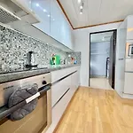 Workers Premium - 5 Bedroom - 10 Beds - Parking *