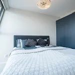 Apartment Floor With Rooftop, 1br In Great Location Göteborg