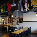 Hostel Spoton & Sportsbar