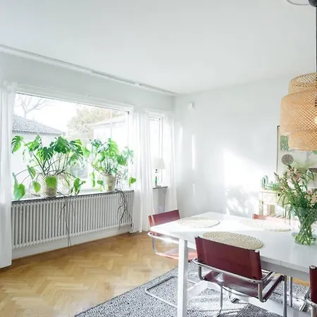 I Ett Lugnt Och Centrumnara Villaomrade