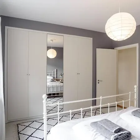 Apartment I Ett Lugnt Och Centrumnara Villaomrade