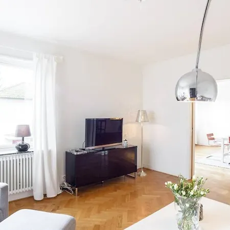 Apartment I Ett Lugnt Och Centrumnara Villaomrade *