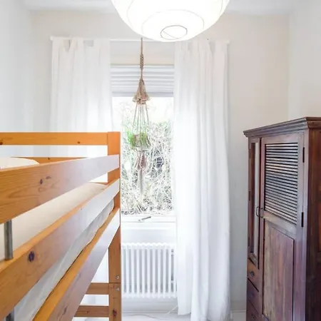 Apartment I Ett Lugnt Och Centrumnara Villaomrade *