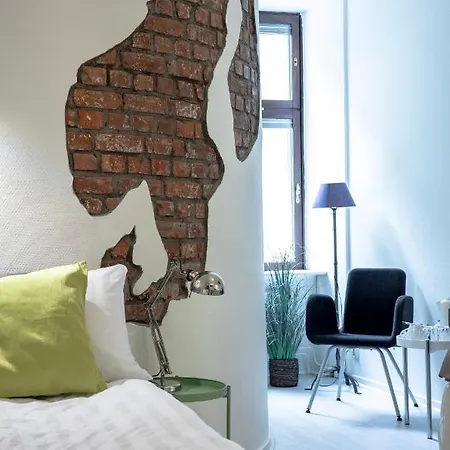 Lemonade Hotel 2*