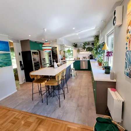 Nyrenoverad Stor 15 Mintuer Fran Centrum Villa Göteborg