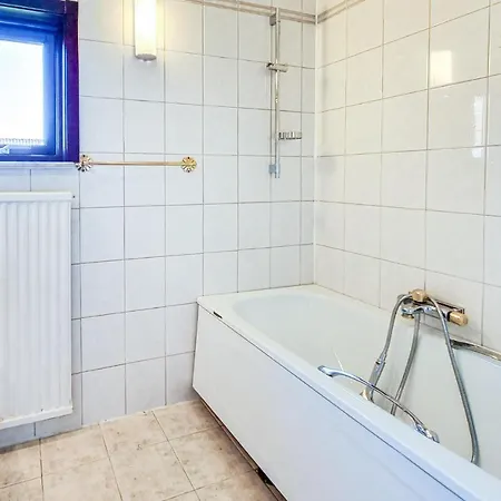 Nice In Västra Frölunda With Wifi&3 Bedrooms Semesterbostad *