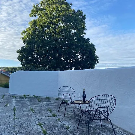 Luxurious With Free Parking