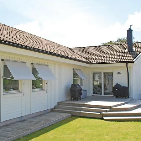 Amazing In Vstra Frlunda With Kitchen *