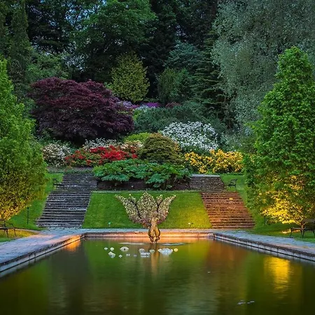 Apartment Spacious & Affordable Stay, 8 Sleeps With Garden! Göteborg