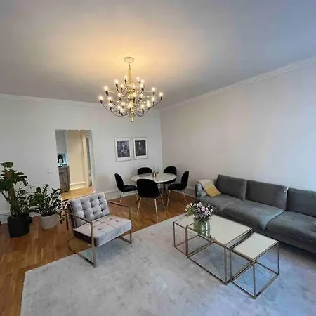 Apartment Modern 106m², 30 Sec Walk From Station! *
