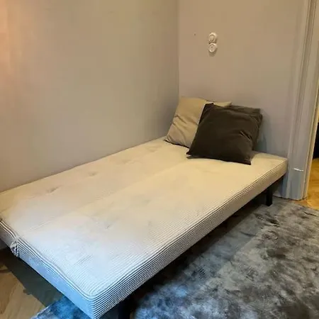 Modern 106m², 30 Sec Walk From Station!