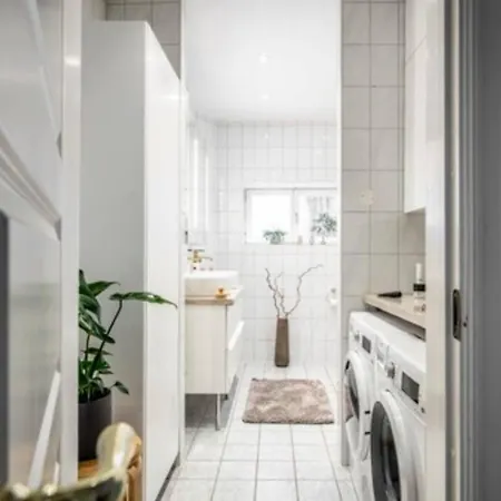 Apartment Modern 106m², 30 Sec Walk From Station!
