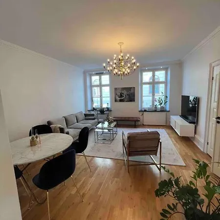 Modern 106m², 30 Sec Walk From Station! Apartment