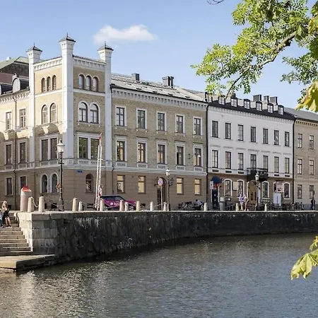 Modern 106m², 30 Sec Walk From Station! Apartment
