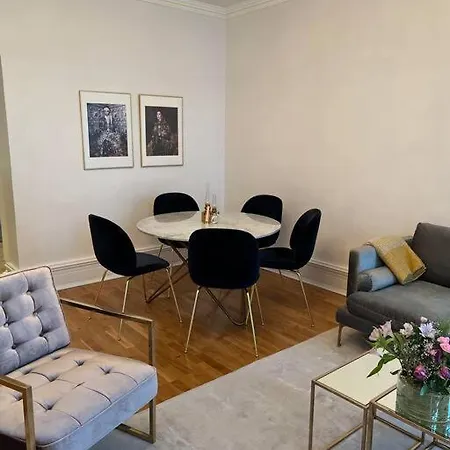 Modern 106m², 30 Sec Walk From Station! Apartment *