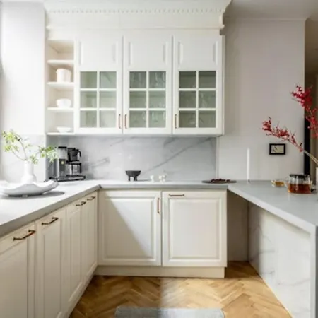Modern 106m², 30 Sec Walk From Station! Apartment