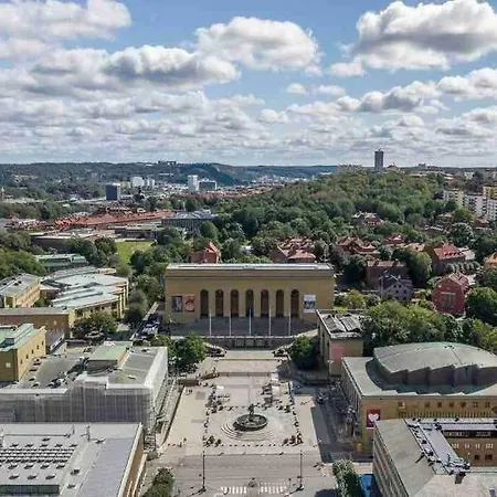 Modern 106m², 30 Sec Walk From Station! * Gothenburg