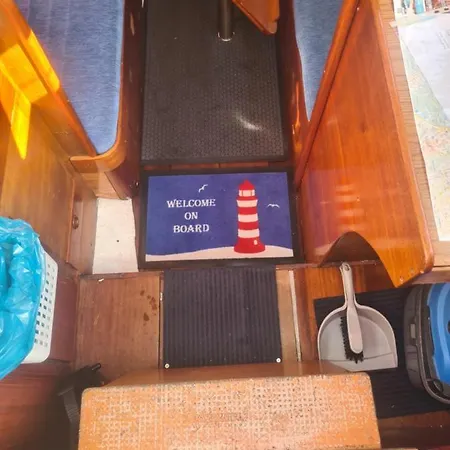 Downtown Sailboat - Vega 2 بوتيل غوتنبرغ