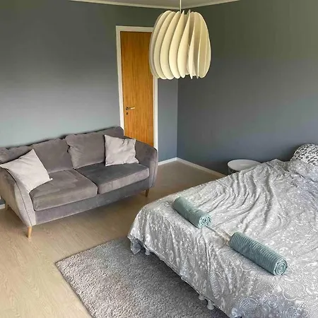Spacious 4 Bedroom With Garden - Location 4*