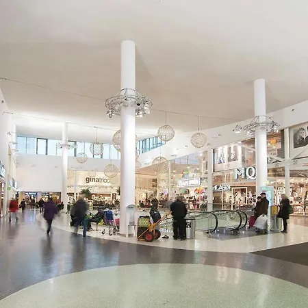 Trivsam Lagenhet I Frolunda Shopping Och Centrum Göteborg