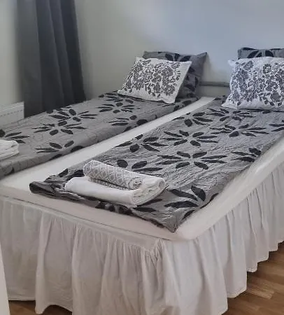 Fin Lagenhet Med Balkong Apartment *