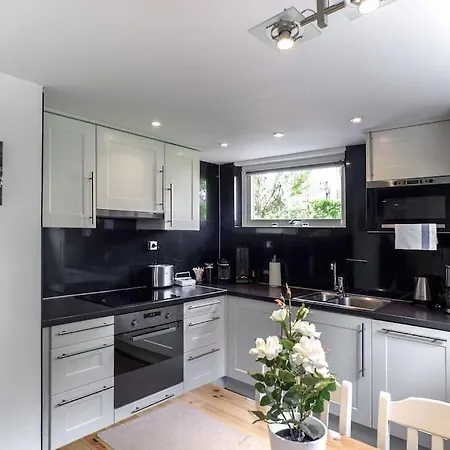 Downtown In - Free Parking Apartment *