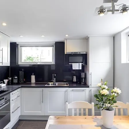 Downtown In - Free Parking Apartment