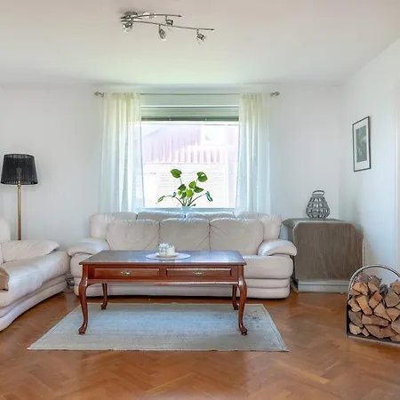 White & Bright In A Shared Alloggio in famiglia