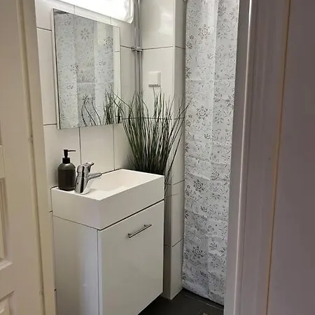 Kaellarlaegenhet Oergryte *